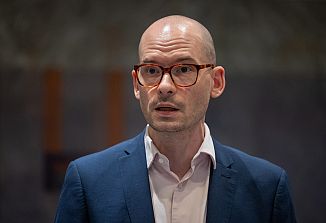 Vdih in skok na predvolilni tobogan