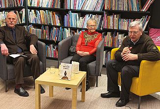 Otroštvo brez varnosti, zaznamovano z nasiljem in molkom v avtobiografskem delu Diktator z griča