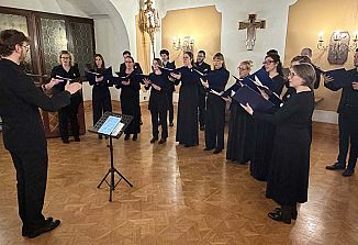 Romantični spevi med hrepenenjem in nostalgijo na koncertu zbora Iuvenes Harmoniae