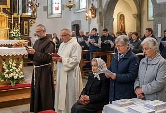 Liturgični jezik ali v kakšnem jeziku  naj duhovniki mašujejo v zamejstvu