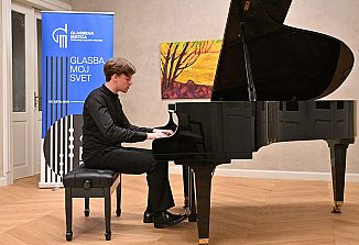 V Peterlinovi dvorani se je v sklopu cikla Pianissimo predstavil obetavni pianist Leonard Kobal