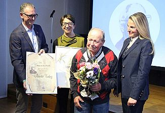 Prejemnik 21. priznanja Kazimir Humar 2025  je odličen igralec in kulturni ter družbenopolitični zagnanec Božidar Tabaj
