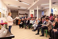 Nagrado Maganja je prejela Vera Poljšak, ki “vsem rada pomaga, vedno z nasmehom in optimizmom”