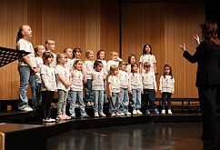 Ko pesem poveže rodove v ubrano celoto