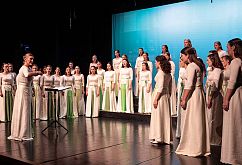 Navdihujoč večer dekliškega petja, nastop Dekliškega zbora sv. Stanislava iz Ljubljane