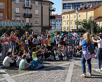 Ko Trg Perugino postane učilnica miru – mladi s sporočilom upanja