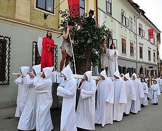 Ogled Škofjeloškega pasijona s štandreško župnijo