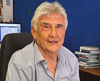 Petdeset let od oltarja med ljudi in za ljudi