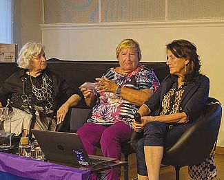 Darinka Kozinc in Marilisa Bombi o še vedno odmevajočih usodah žensk na večeru o aleksandrinkah