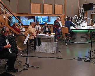 Zvočna čarovnija Radijskega odra je  ob visokem jubileju povezala več rodov