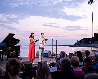 “Note v portiču” znova glasbeno obarvale Devin
