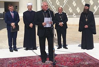 “Oblikovati identiteto, ki ni samozadostna!”