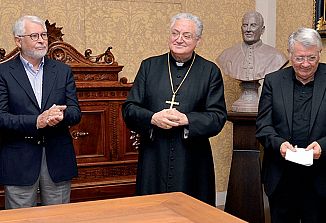 Poklon dobrohotnemu nadškofu Petru Cocolinu