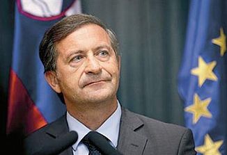 Zunanji minister Karl Erjavec je povabil papeža Benedikta XVI. v Slovenijo
