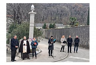Ne le kamen, ampak simbol Kristusove luči in ljubezni do vere