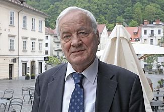 Iskanje večje skladnosti med izvirnikom in izročilom prevajanja