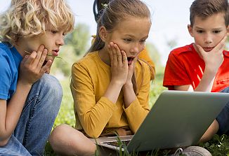 Pred digitalnimi pastmi ograje za otroke