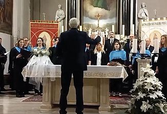 Bogat tradicionalni koncert Marijinih pesmi