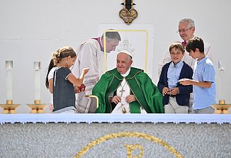 “Bog se skriva v temnih kotih življenja našega mesta”