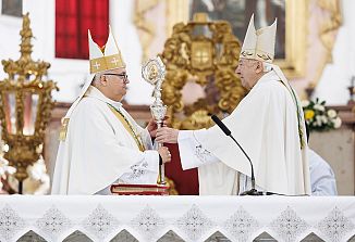 Msgr. Štumpf je prevzel vodenje škofije; “Potrebujemo drug drugega – zelo potrebujemo”