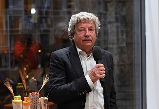 Glas pisateljev zna vendarle še vedno sprožiti čut solidarnosti in človečnosti