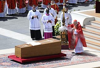Svet se je poslovil od svetega očeta Frančiška, papeža usmiljenja, bratstva  in veselja evangelija
