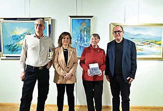 Evelina Umek na Vrhniki predstavila knjigo P’nče