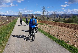 Goriška bogatejša za novo čezmejno krožno kolesarsko pot, s kolesom po Brdih, Vipavski dolini in Krasu