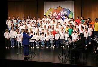 Zlata grla spodbujajo rast in bližajo kulturo najmlajšim, za vsakoletno revijo raste zanimanje