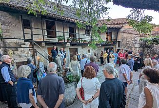 V Kraški hiši so odprli razstavo Borisa Gustina z naslovom “Mehko in nežno, a krepko”