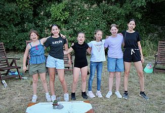 Na Vrhu sv. Mihaela so domači talenti zasijali pod kresom