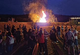Tradicionalno kresovanje v Rupi, čaroben in srčen večer ob ognju in glasbi
