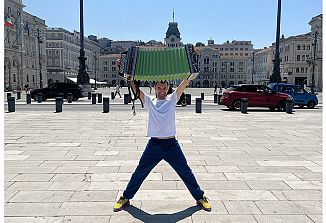 Z glasbo spodbuja starejše v domovih