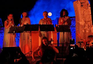 Melodije odpora in ljubezni ob sončnem zatonu na vrhu Sabotina