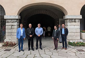 Kardinal Dominique Mamberti je obiskal devinski grad