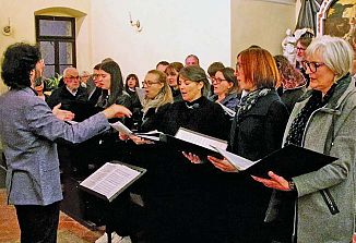 Števerjanski pevci z “Obmejnimi harmonijami” v Koprivnem