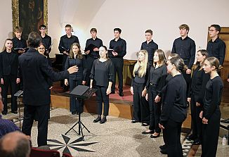 Prvi samostojni koncert MlVS Emil Komel, svež in pogumen Zven jeseni