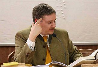 Goriški običaji med letom nekoč in danes v novi knjigi arhivista Vannija Feresina