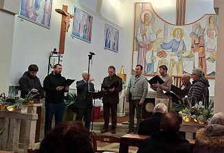 Božične pesmi so na Jazbinah segle v globino src