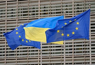 Štiri leta vojne v Ukrajini, kjer nihče ne zmaguje, izgublja pa ves svet