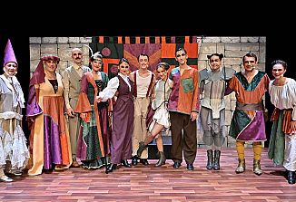 Briljanten uspeh gledališke skupine O’Klapa v KCLB pred 750 mladimi