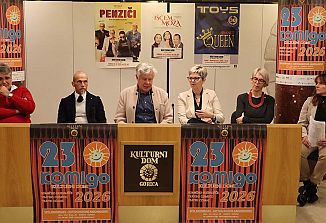 Nov program Komigo 2026, kjer tudi s komičnimi vsebinami poziv k miru