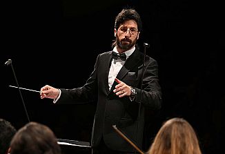 Patrick Quaggiato o kantati Grmada v pristanu, med zgodovinsko bolečino in glasbeno lepoto