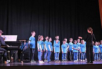 Pesem mladih z mladimi pevci, ki ohranjajo dragoceno zborovsko tradicijo