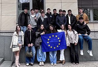 Skupaj s španskimi dijaki so odkrivali robotiko, mehatroniko in programiranje