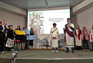 Noč klasikov na goriškem klasičnem liceju v Gorici, razmislek o človeku, skupnosti in identiteti