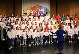 Na 23. reviji pevskih zborov Zlata grla bo letos nastopilo 450 pevcev