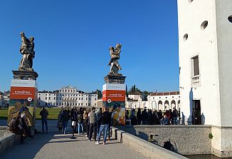 Barvni unikati, črno-bele sledi življenja  – umetnost pa taka
