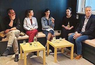 Dogodek v Feiglovi knjižnici je odprl razmislek o duševnih stiskah in terapevtski moči ustvarjanja
