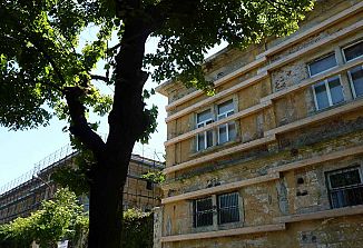 Novica o nekdanji posesti družine Burgstaller oz. nekdanji vojašnici